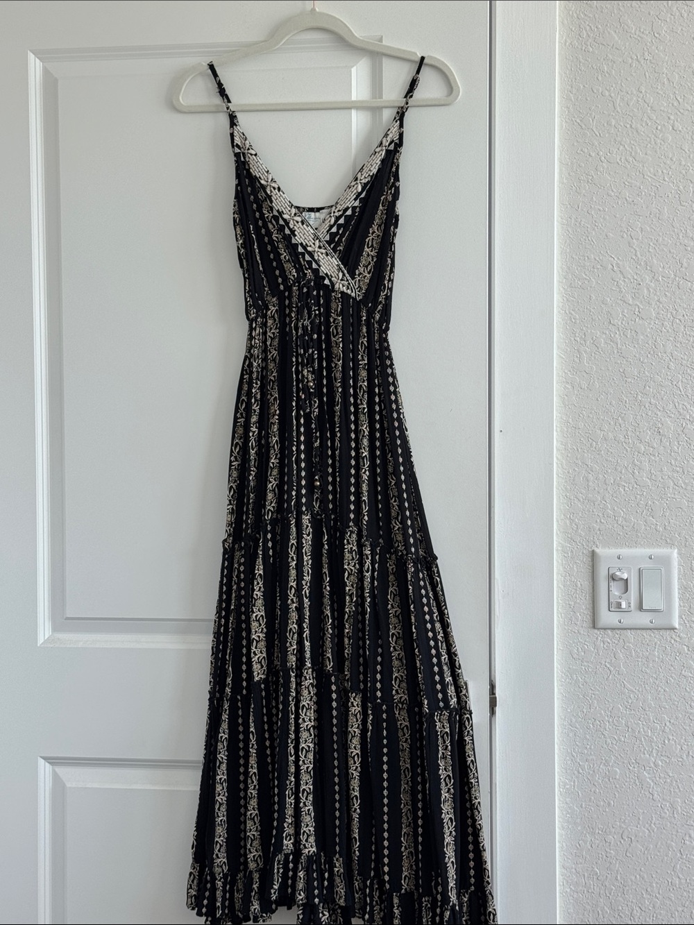 Black and Cream Patterned Maxi Dress - Sleeveless V-Neck